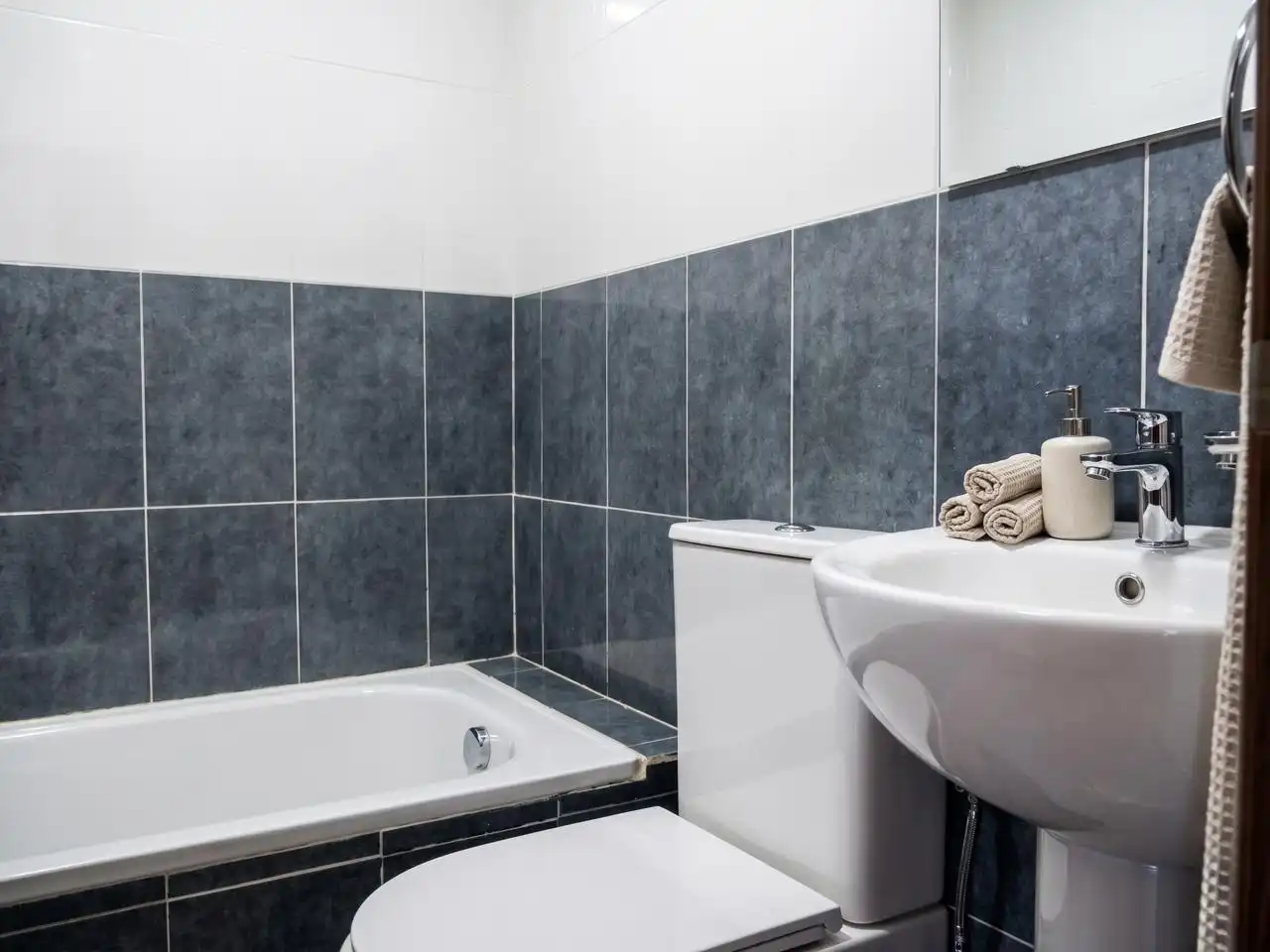 Baño de Casa adosada en venta en El Ronquillo con Jardín privado, Terraza y Piscina