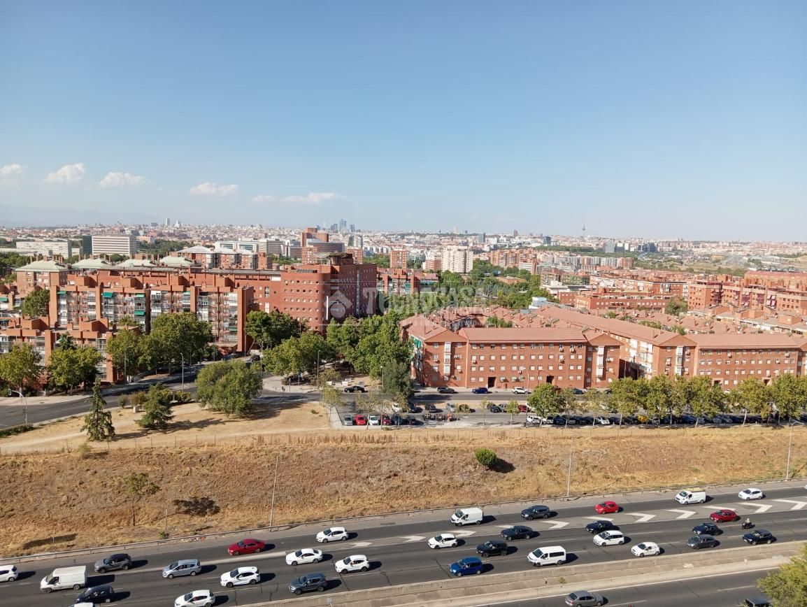 Vista exterior de Pis en venda en  Madrid Capital amb Parquet