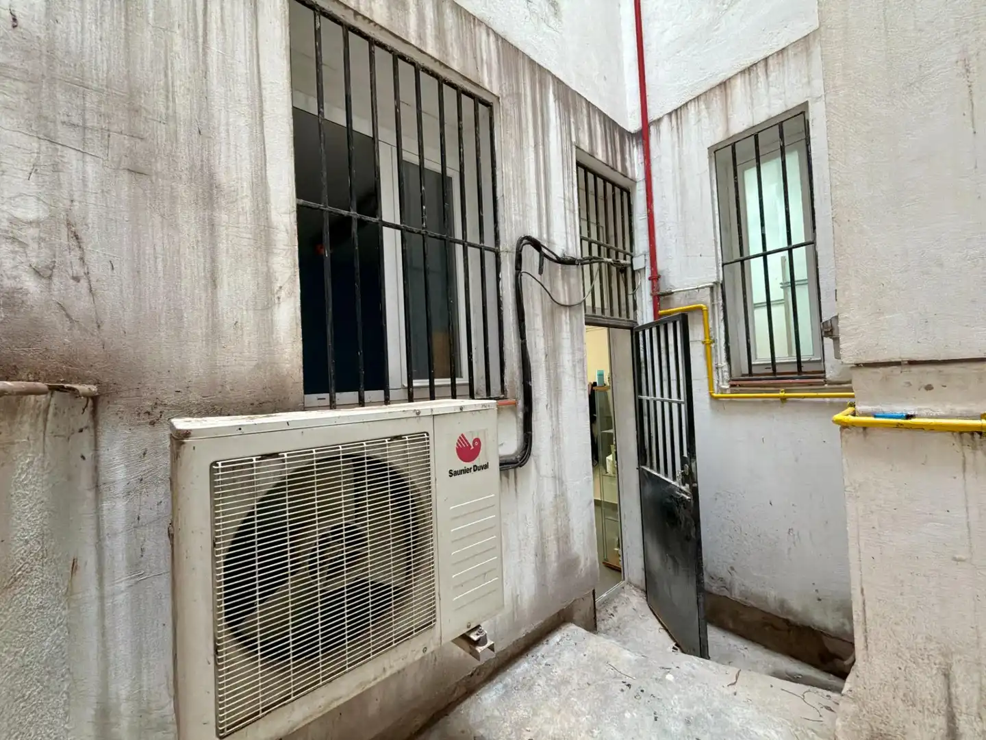 Vista exterior de Local en venta en Madrid con Aire acondicionado