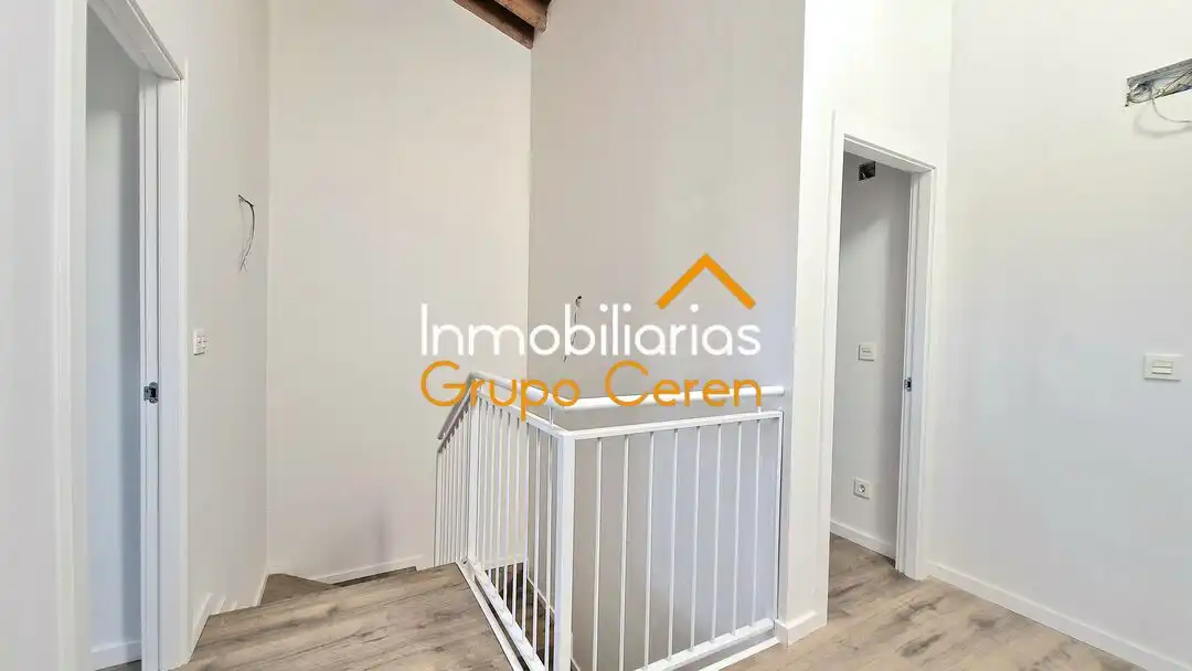 Vista exterior de Casa adosada en venda en Herramélluri amb Calefacció, Jardí privat i Terrassa