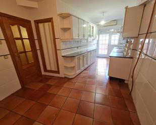 Cuina de Casa adosada en venda en Talavera de la Reina amb Aire condicionat, Calefacció i Terrassa