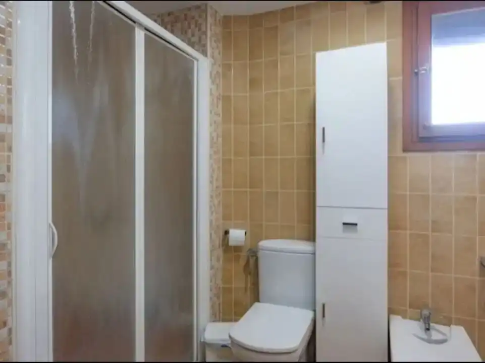 Baño de Piso de alquiler en Oliva pueblo