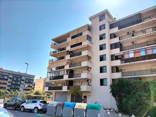 Local comercial en Alquiler en C/ Enrico Caruso, Edificio Cinco Villas II en La Pineda