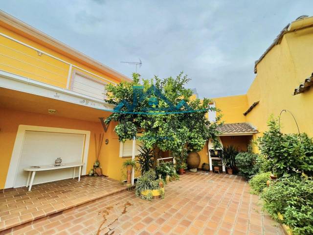 Casa-chalet en Venta en Ramón Y Cajal en El Puente del Arzobispo