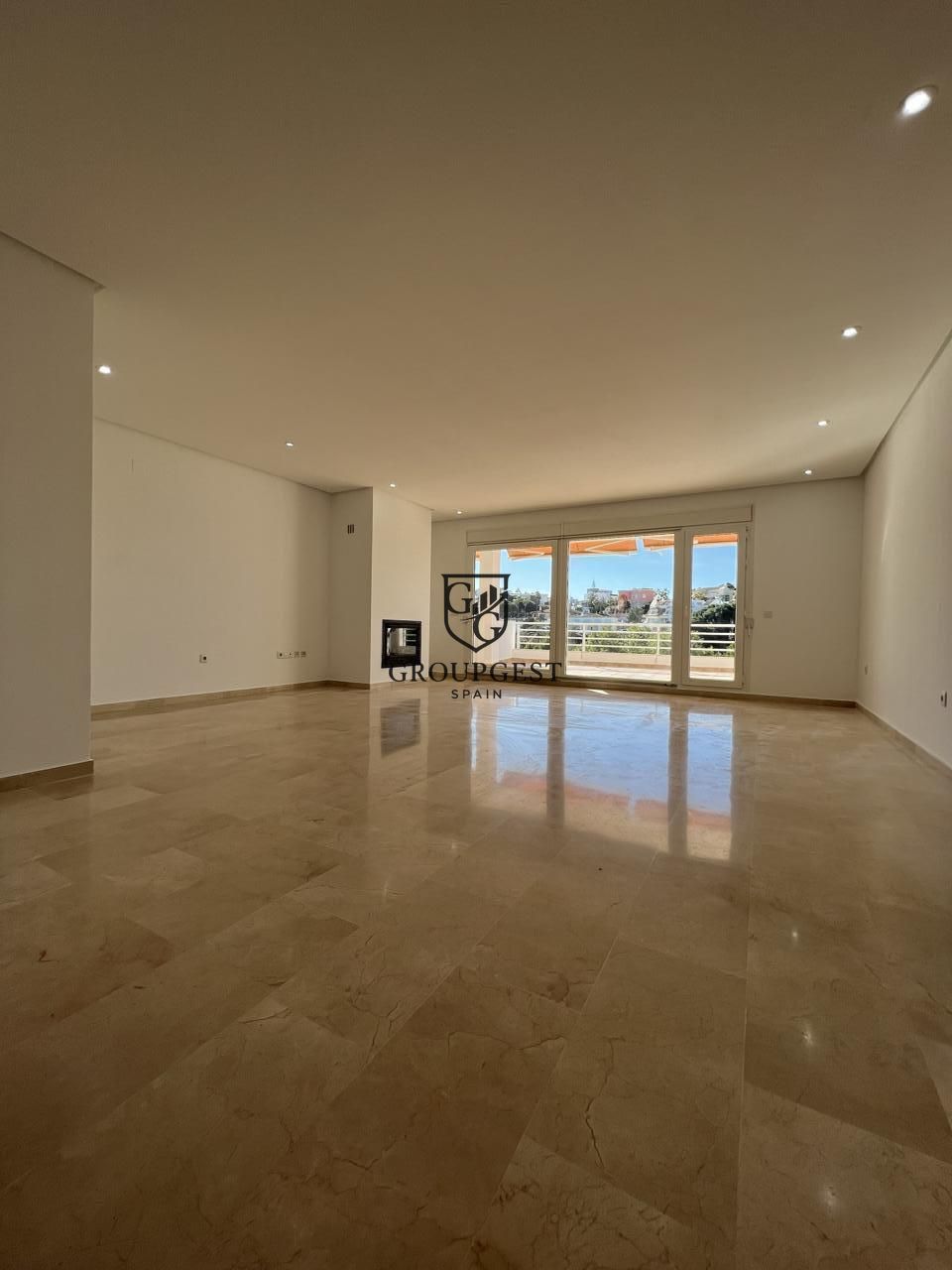 Sala d'estar de Pis en venda en Benalmádena amb Terrassa i Alarma