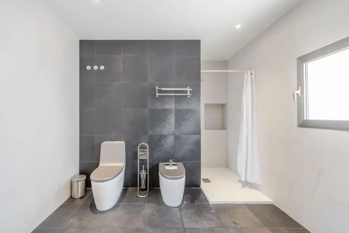 Badezimmer von Haus oder Chalet zum Verkauf in Elche / Elx mit Klimaanlage, Heizung und Privatgarten