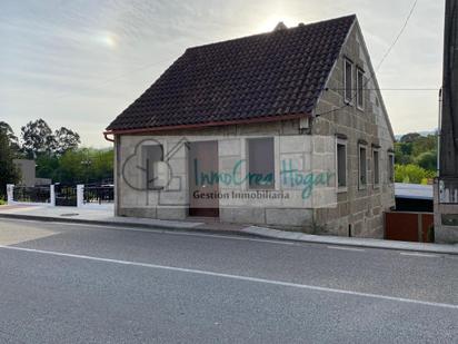 Vista exterior de Casa o xalet en venda en O Porriño   amb Calefacció, Jardí privat i Terrassa