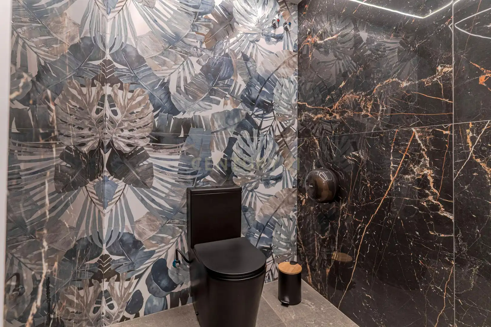 Baño de Local en traspaso en Granada con Aire acondicionado