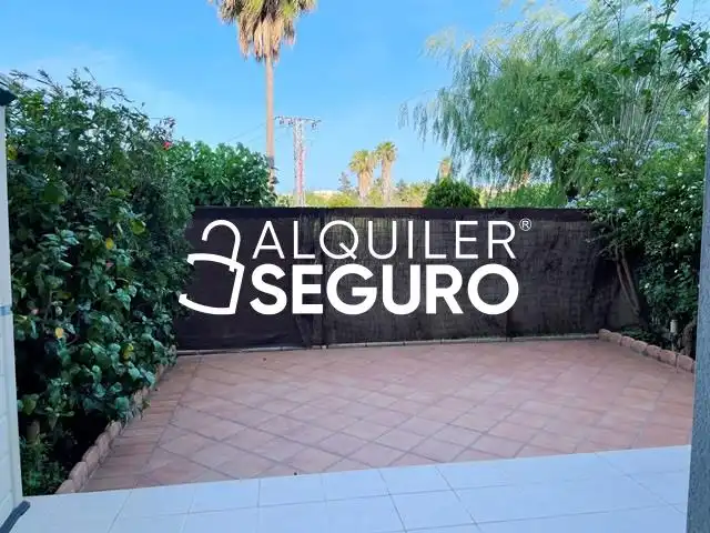 Vista exterior de Pis de lloguer en Dénia amb Aire condicionat, Terrassa i Traster