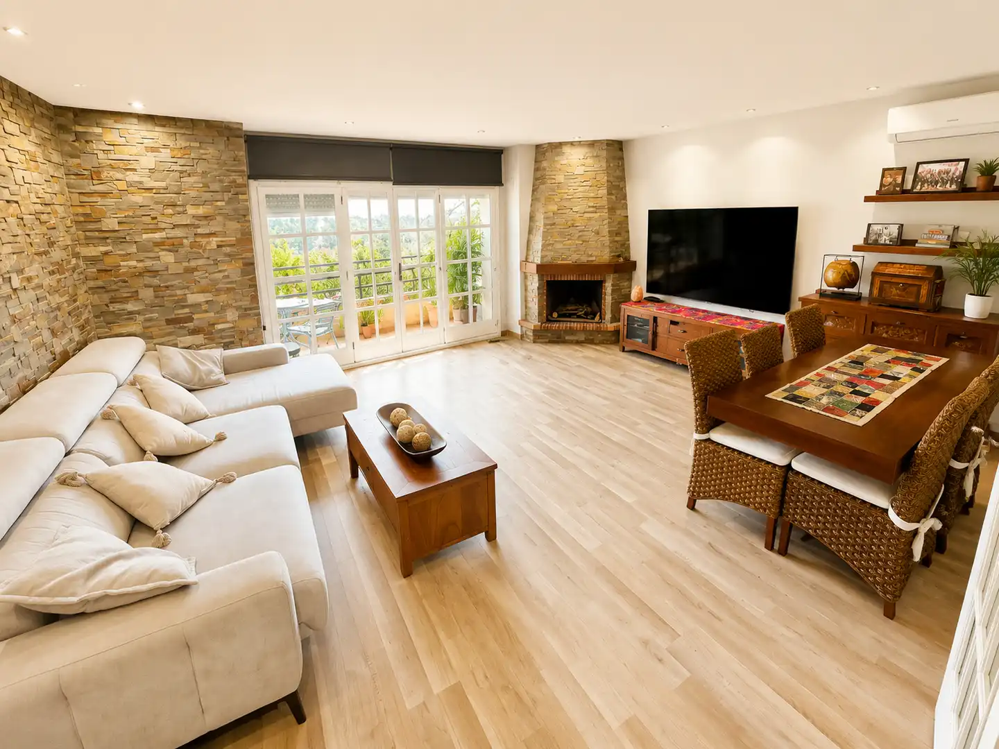 Living room of Duplexes for sale in Santa Coloma de Gramenet  with Air Conditioner, Heating and Parquet flooring