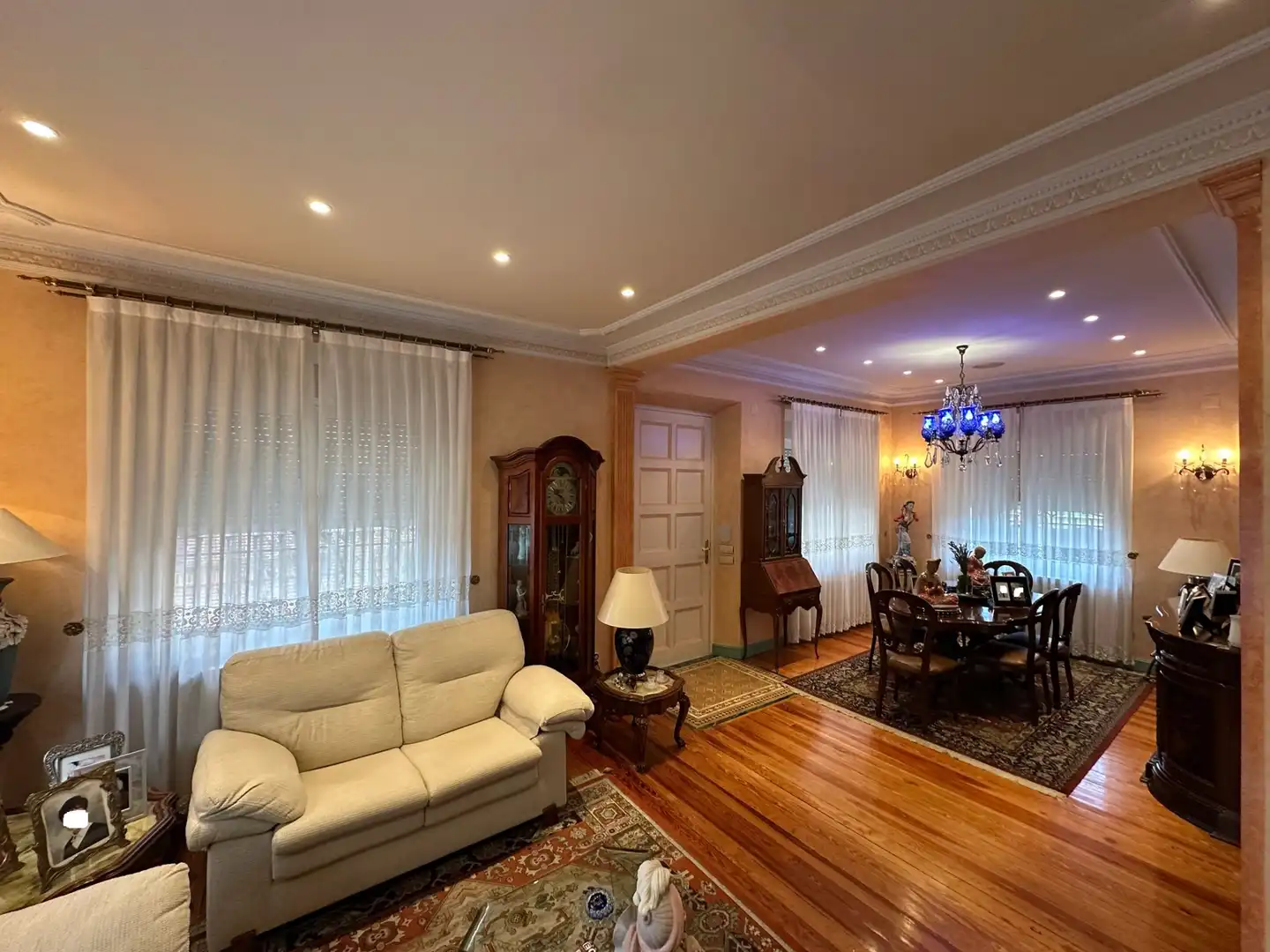 Sala d'estar de Casa adosada en venda en Burgos amb Calefacció, Jardí privat i Traster