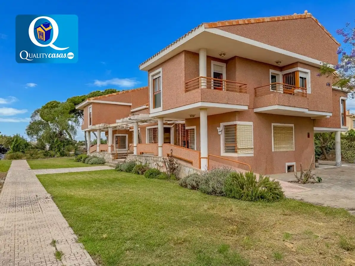 Vista exterior de Casa o xalet en venda en Mutxamel amb Terrassa, Traster i Piscina