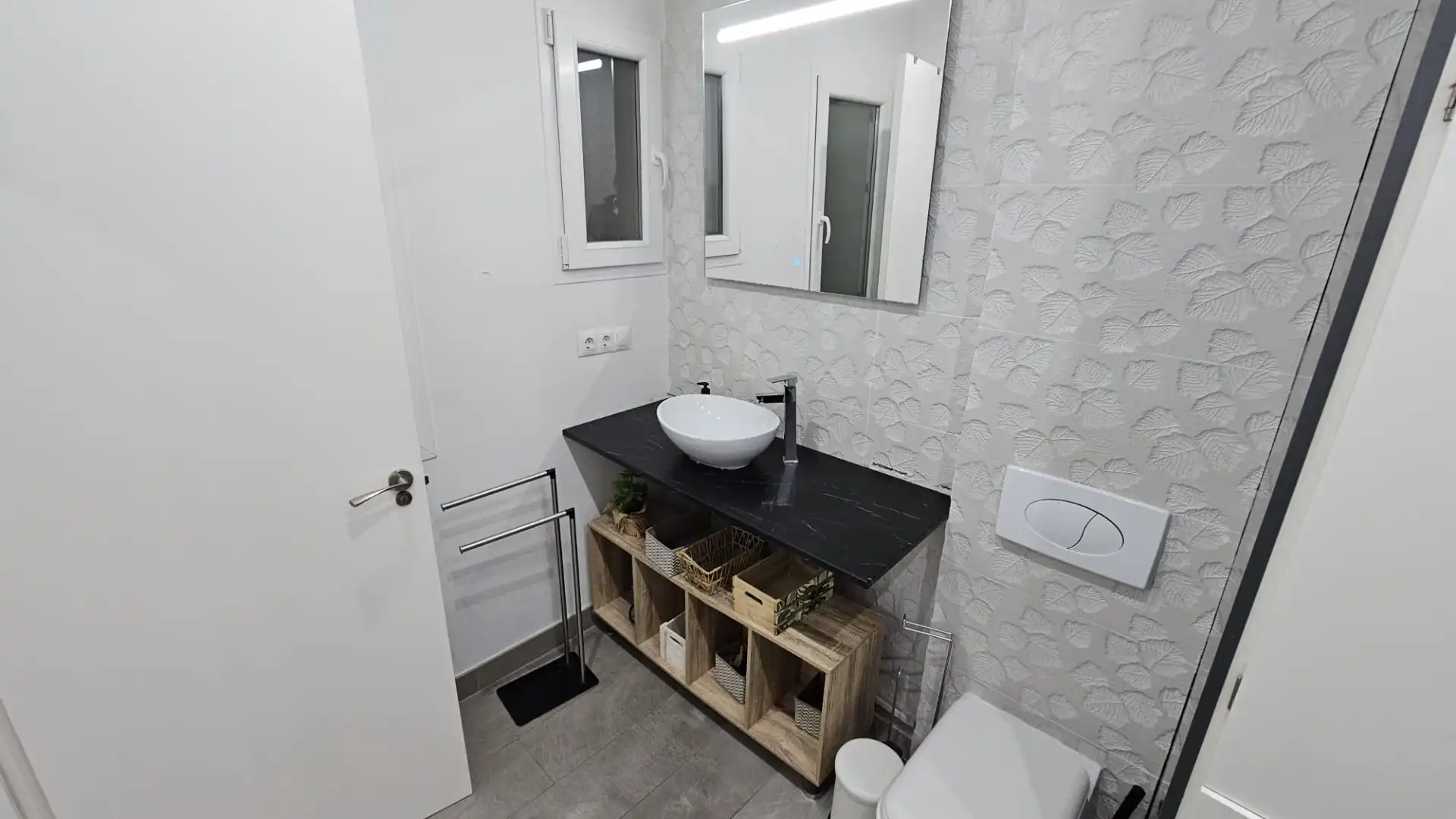 Bathroom of Apartments for sale in Madrid  with Air Conditioner, Heating and Furnished