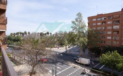 Vista exterior de Pis en venda en  Valencia Capital amb Balcó