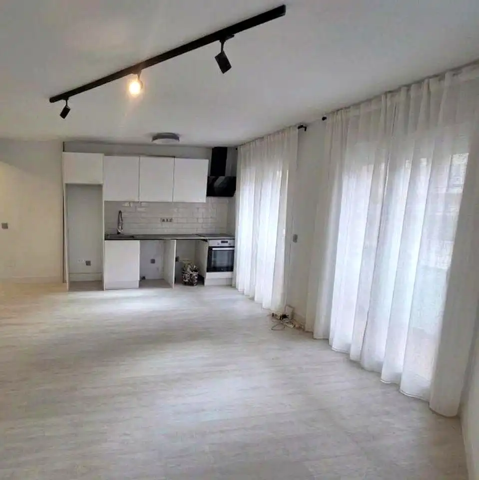 Cuina de Planta baixa en venda en Madrid amb Aire condicionat i Terrassa