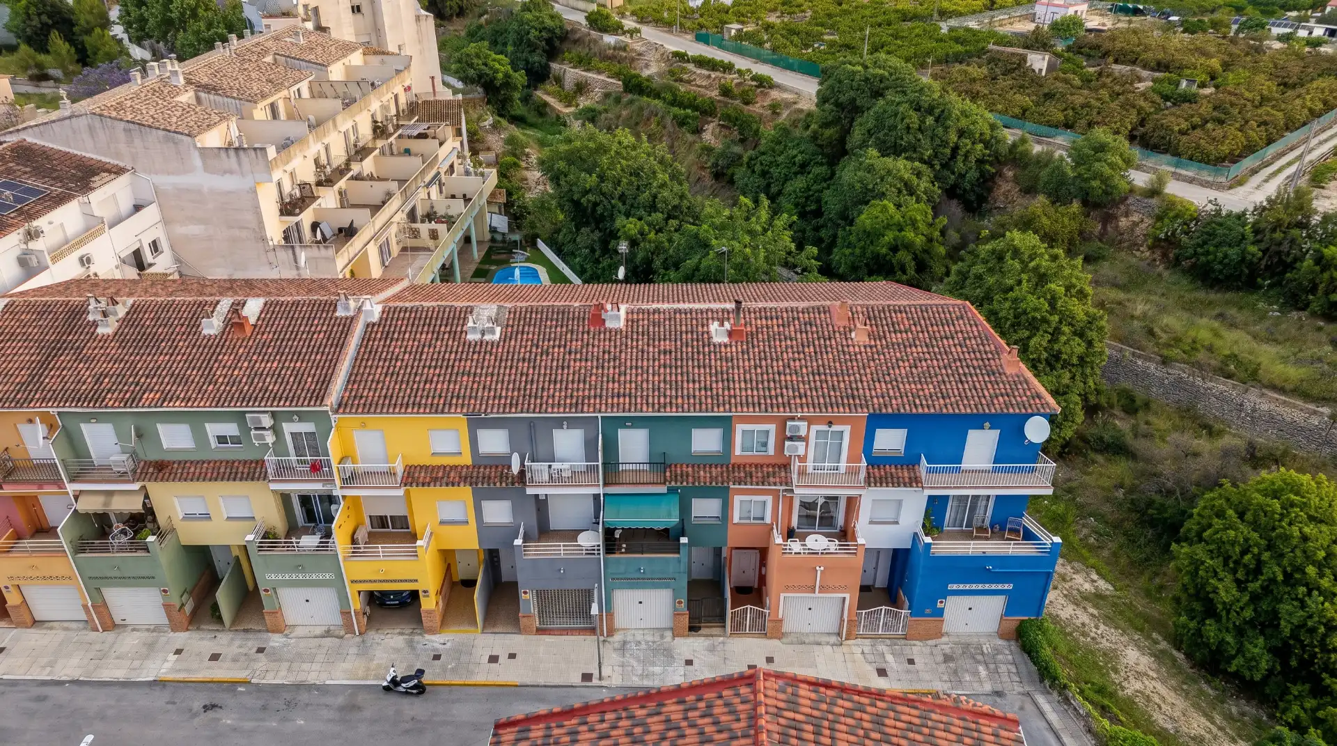 Vista exterior de Casa adosada en venda en Pego amb Aire condicionat, Calefacció i Terrassa
