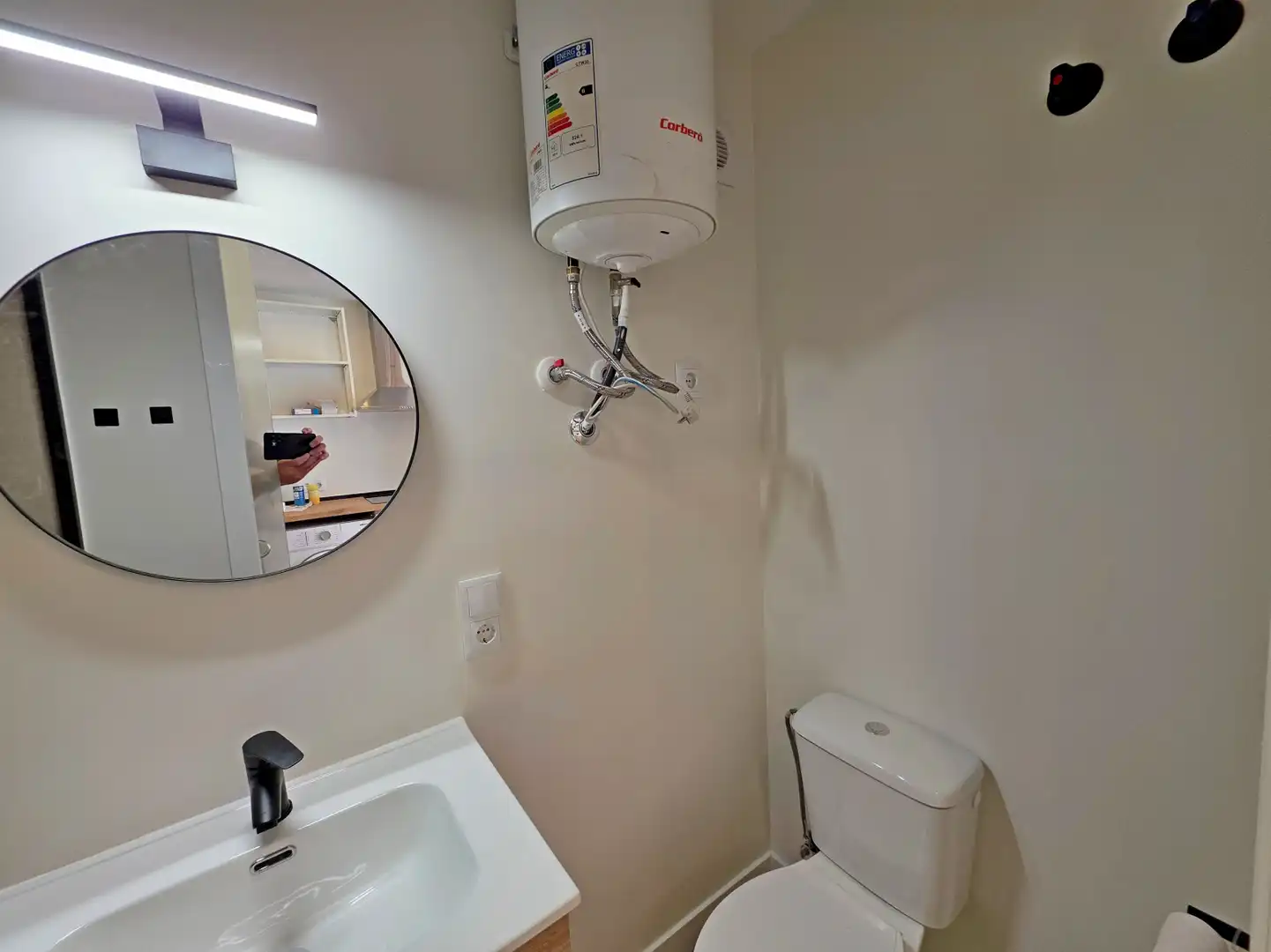 Badezimmer von Wohnung zur Miete in Benalmádena mit Klimaanlage, Privatgarten und Schwimmbad