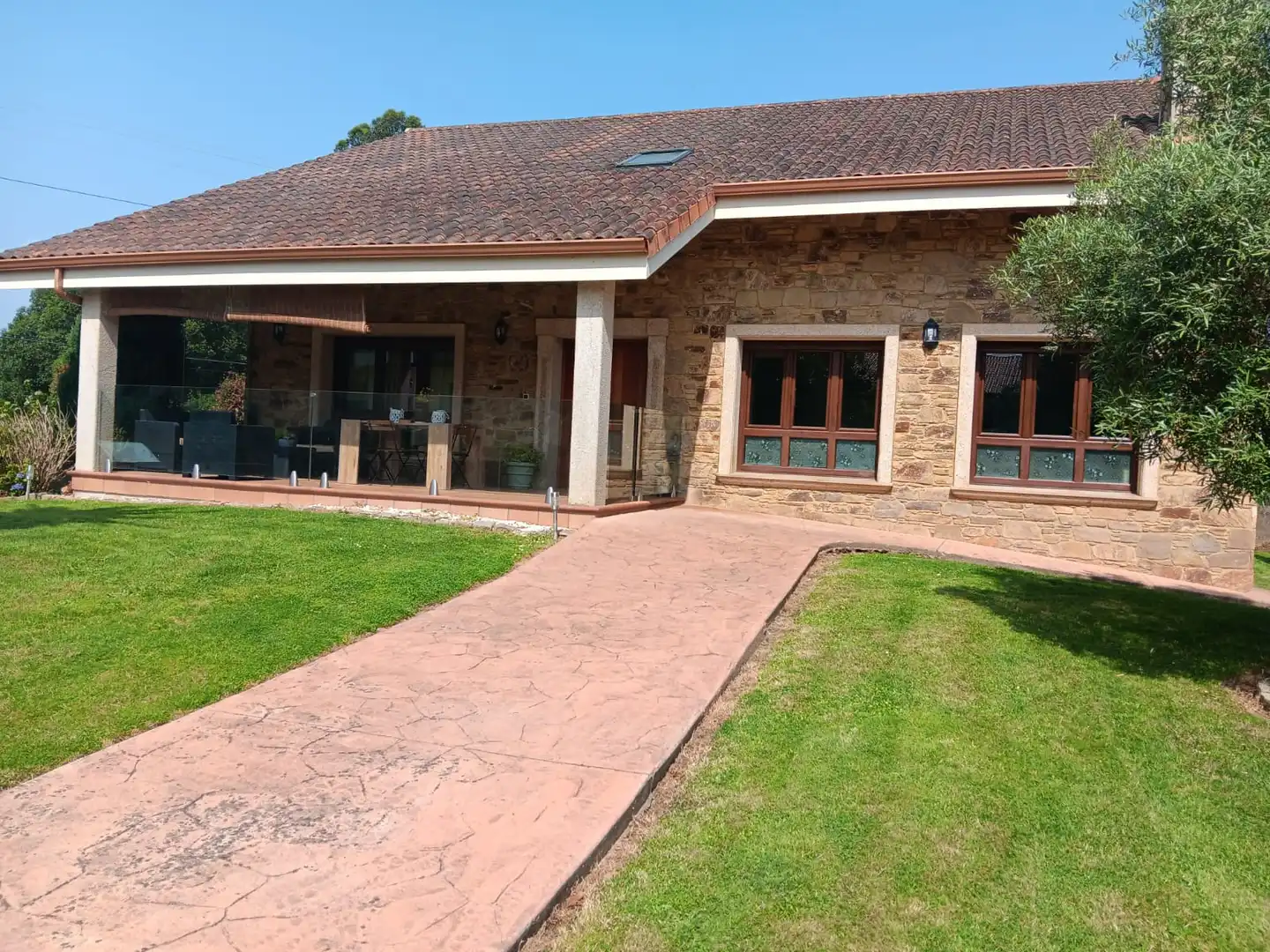Vista exterior de Casa o chalet en venta en Abegondo con Calefacción, Jardín privado y Parquet
