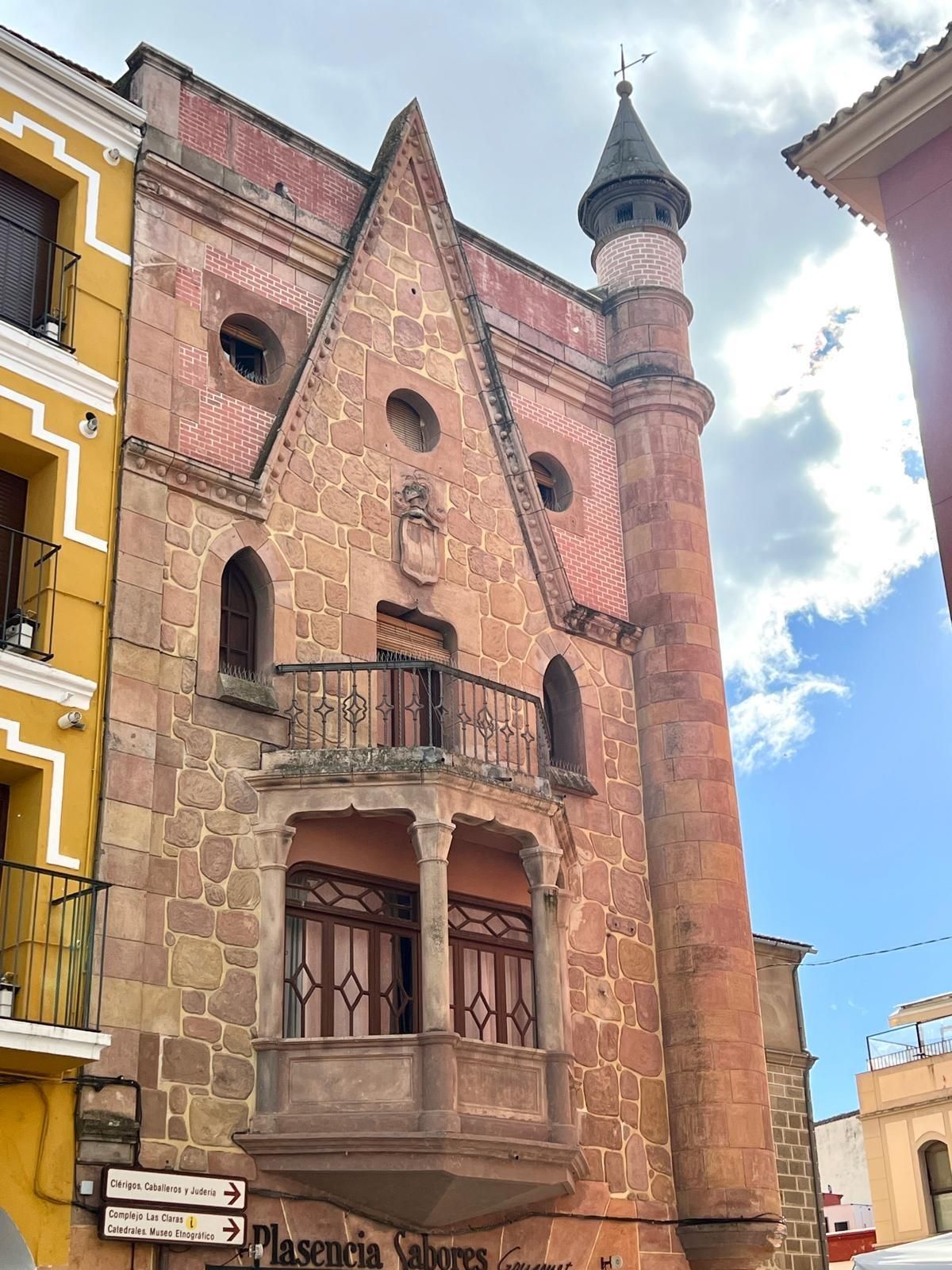 Vista exterior de Edifici en venda en Plasencia