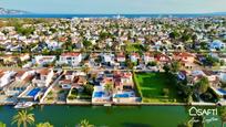 Vista exterior de Casa o xalet en venda en Empuriabrava amb Aire condicionat, Calefacció i Terrassa