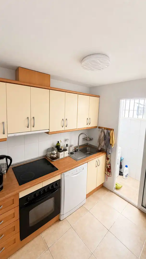 Cuina de Apartament per a compartir en Torrevieja amb Aire condicionat, Calefacció i Terrassa