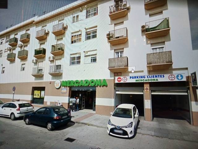 Garaje en Alquiler en Calle Panamá, 44 en Camposoto - Gallineras