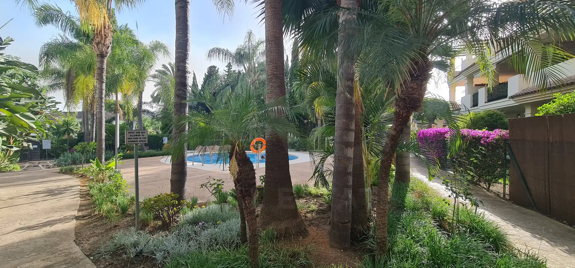 Swimming pool of Flat for sale in Marbella  with Air Conditioner, Heating and Terrace