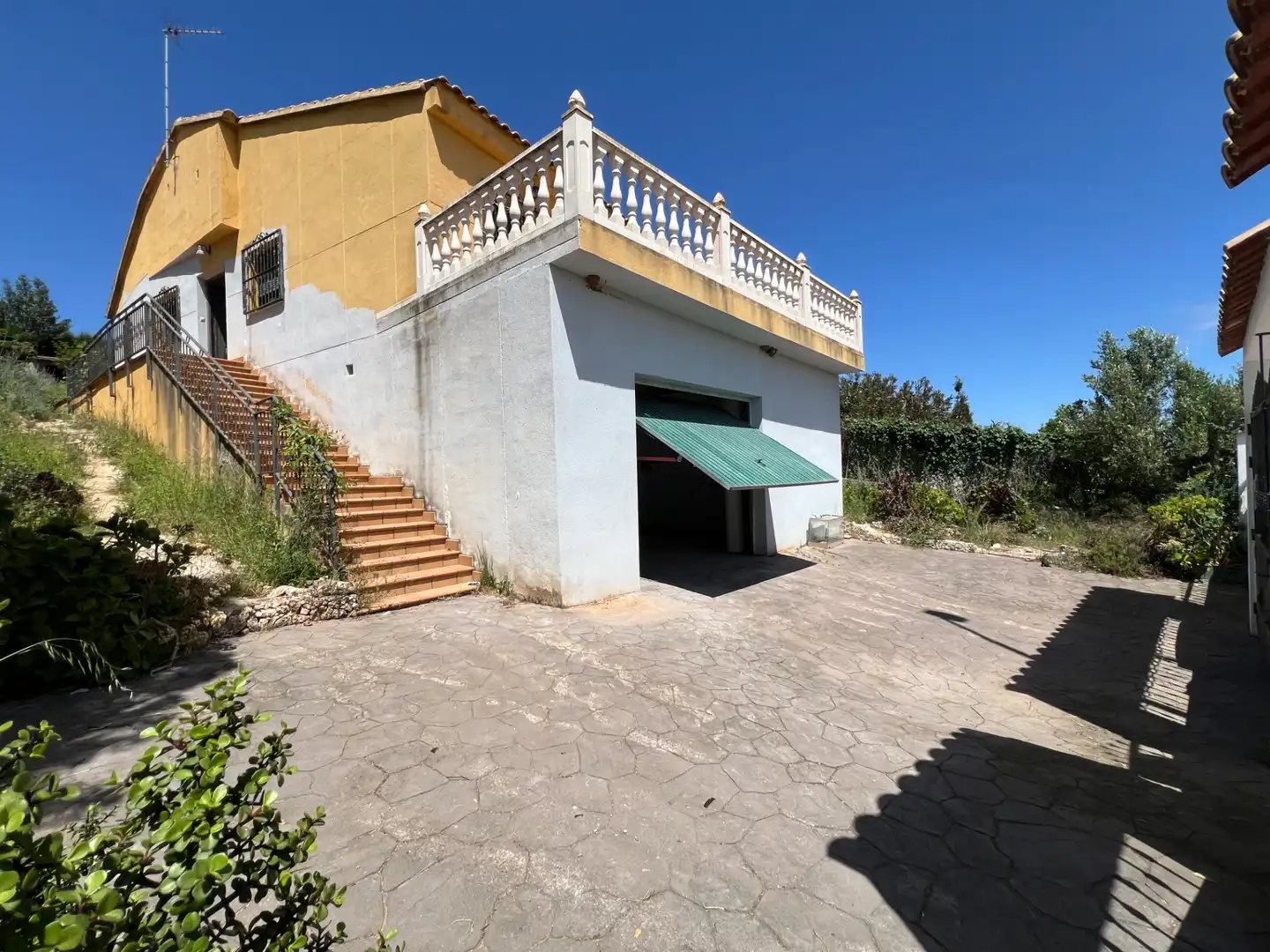 Vista exterior de Casa o xalet en venda en Montroi / Montroy amb Jardí privat, Terrassa i Traster