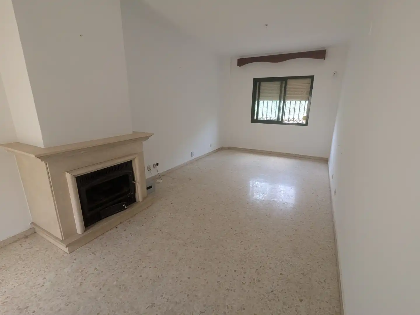 Sala de estar de Casa adosada en venta en Sevilla con Balcón
