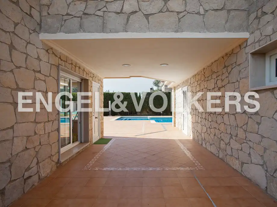 Casa o chalet en venta en Serra con Calefacción, Jardín privado y Trastero