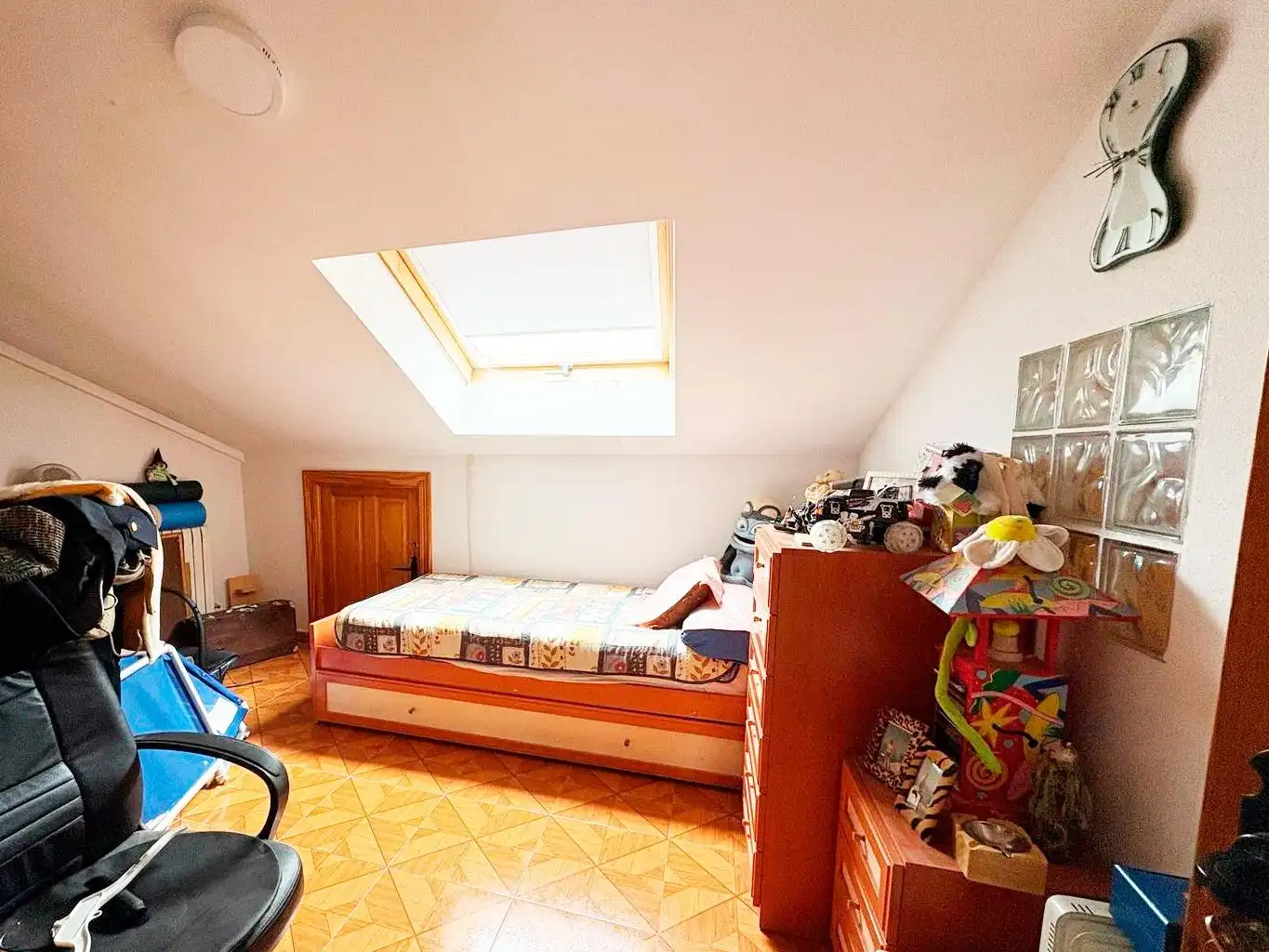 Habitación de Casa o chalet en venta en Navarredonda de la Rinconada con Terraza, Trastero y Amueblado