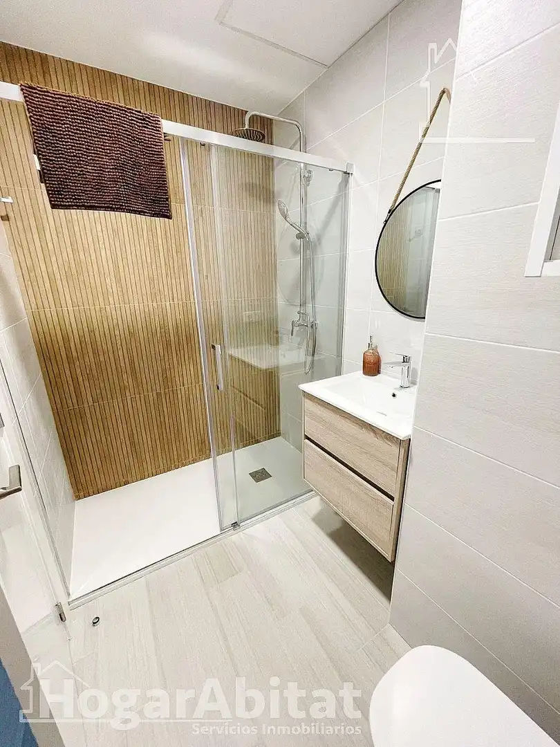 Bathroom of Flat for sale in Valencia  with Heating and Terrace