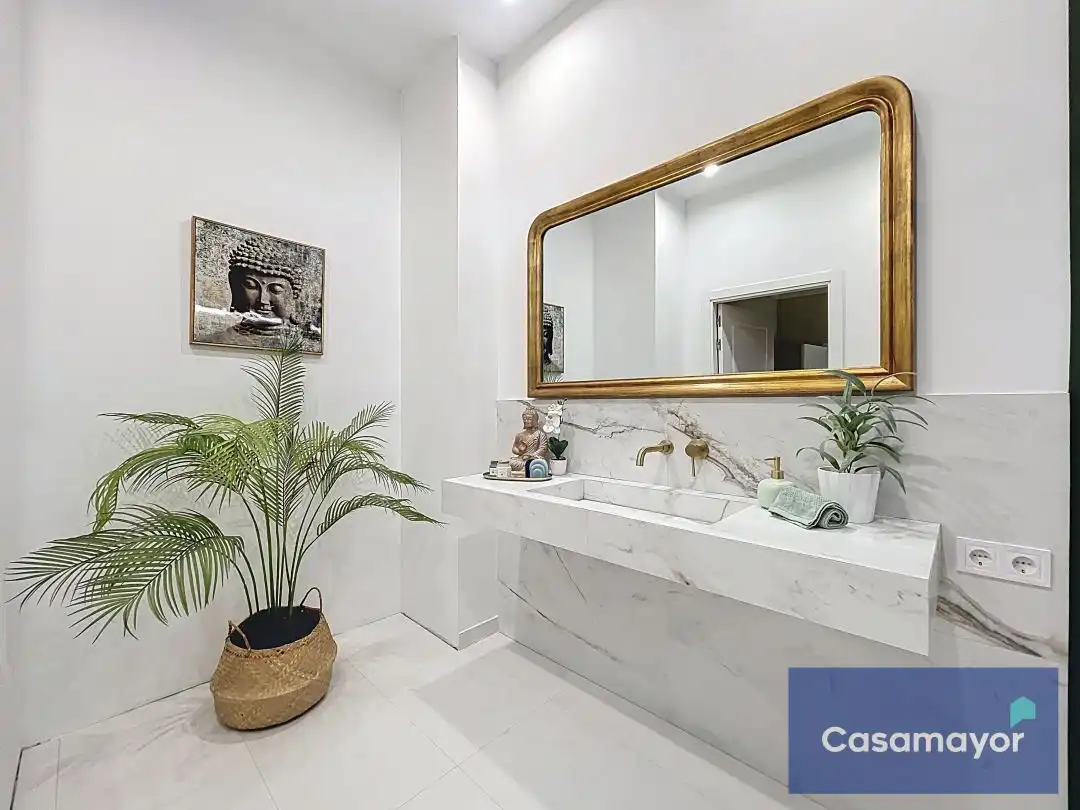 Badezimmer von Wohnung zum Verkauf in Alicante / Alacant mit Klimaanlage, Heizung und Balkon