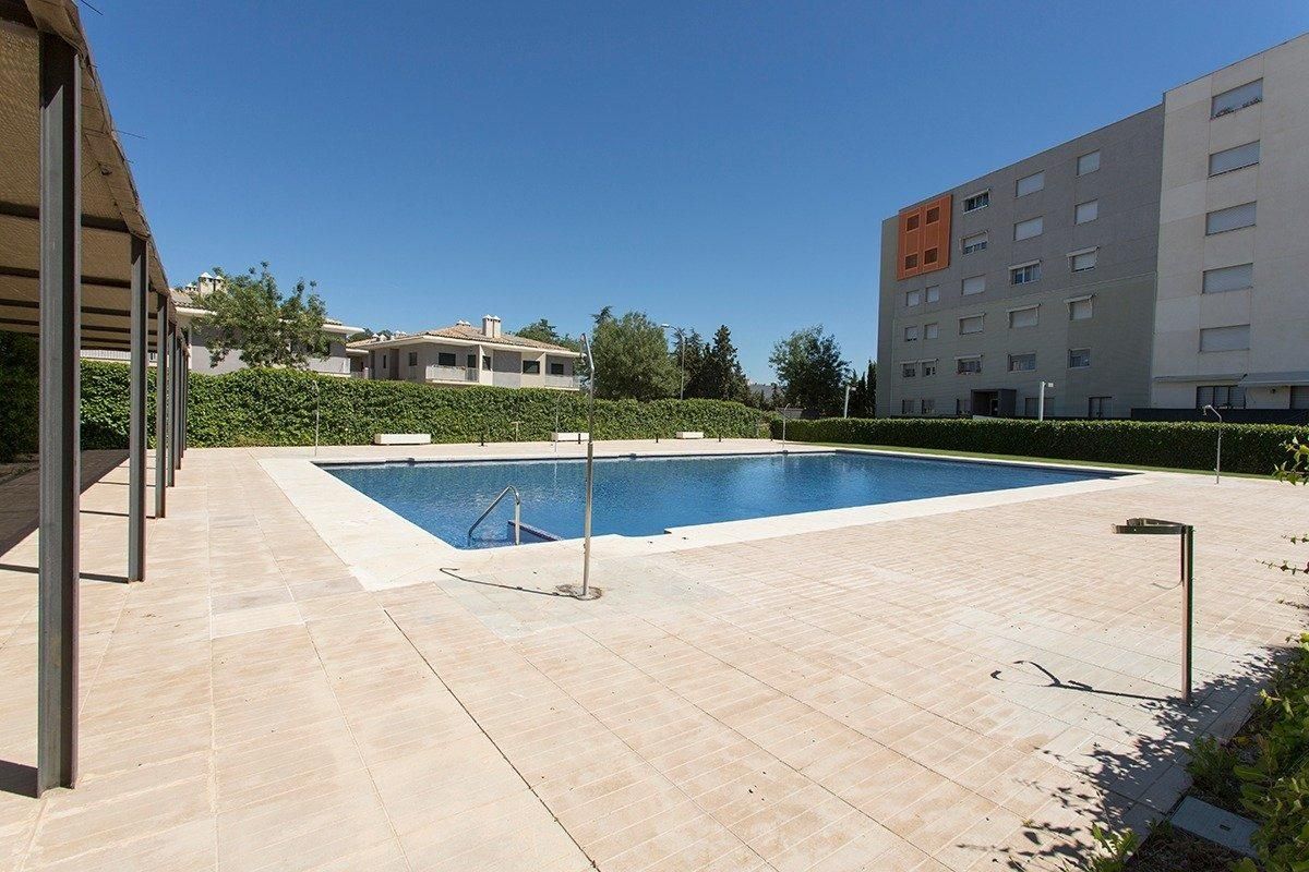 Flat to rent in Calle jarnique, Carretera de Granada - La Alcazaba