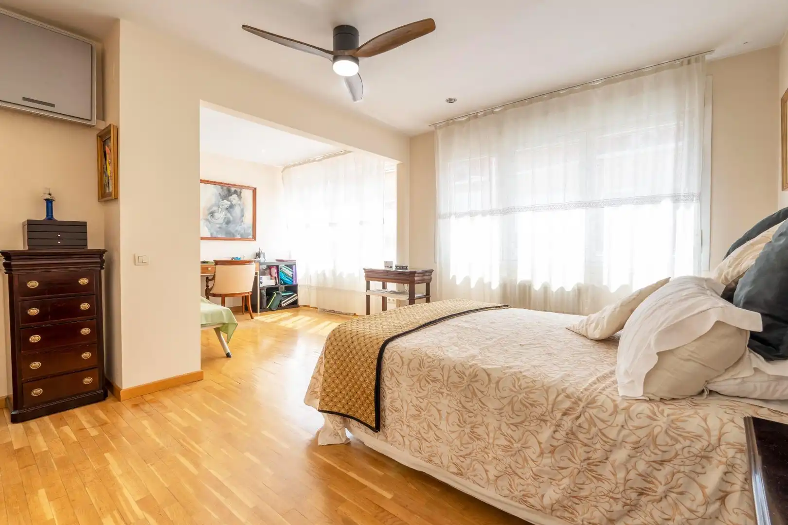 Dormitori de Casa adosada en venda en Madrid amb Aire condicionat, Calefacció i Jardí privat