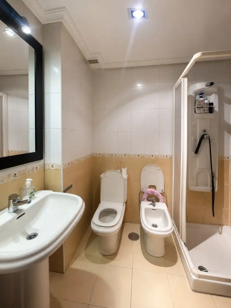Badezimmer von Wohnung zum Verkauf in Parla mit Klimaanlage, Heizung und Abstellraum