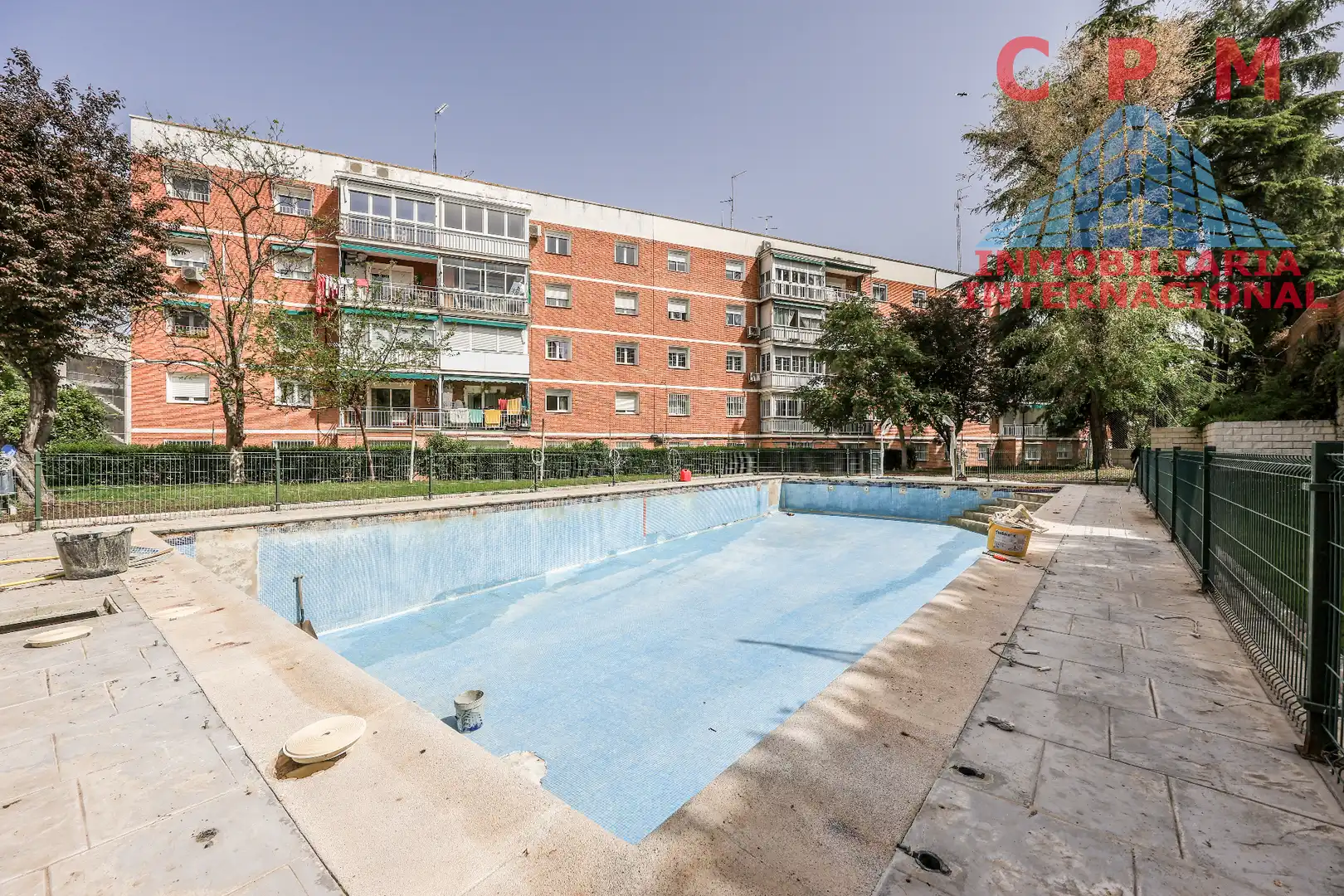 Piscina de Piso de alquiler en  Madrid Capital con Aire acondicionado, Calefacción y Jardín privado