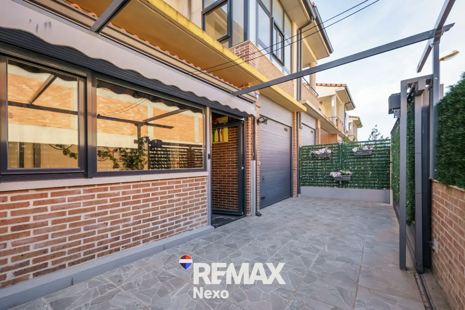 Vista exterior de Casa adosada en venta en Cigales con Calefacción, Jardín privado y Terraza