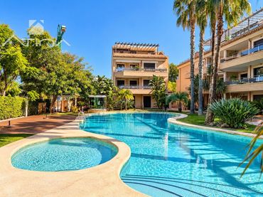Attico con piscina in vendita a CAGLIARI 1