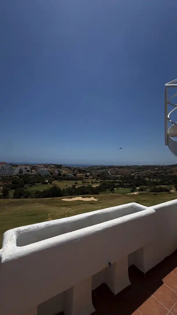 Vista exterior de Ático en venta en Estepona con Aire acondicionado, Calefacción y Terraza