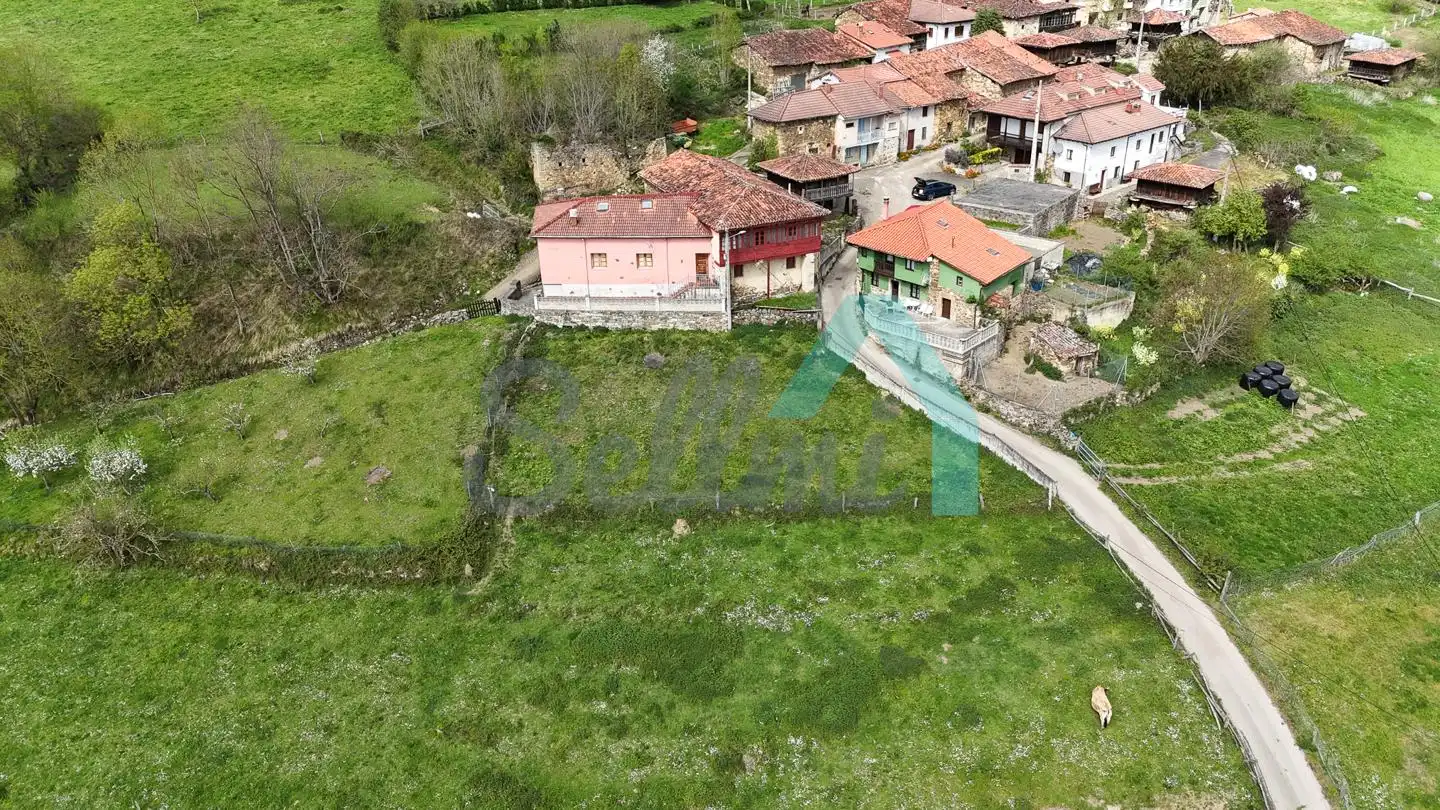 Einfamilien-Reihenhaus zum Verkauf in Quirós mit Privatgarten und Terrasse
