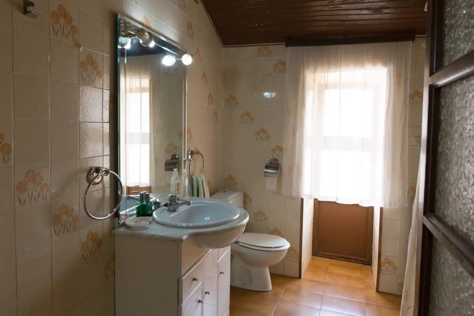 Bathroom of Houses for sale in Gordoncillo  with Heating, Private garden and Storage room