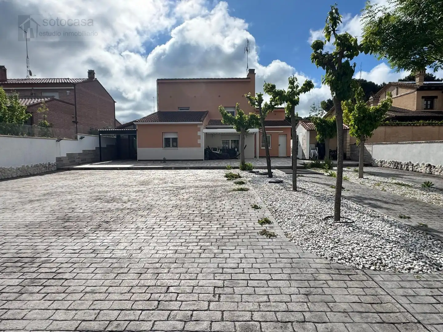 Exterior view of Houses for sale in Tudela de Duero  with Heating, Storage room and Alarm