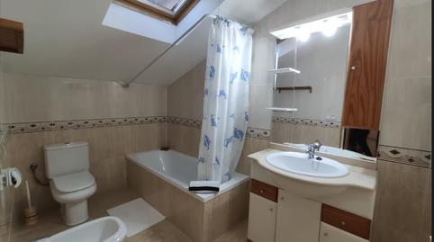 Photo 4 of Flat to share in Calle Zalacaín, San Fermín, Madrid