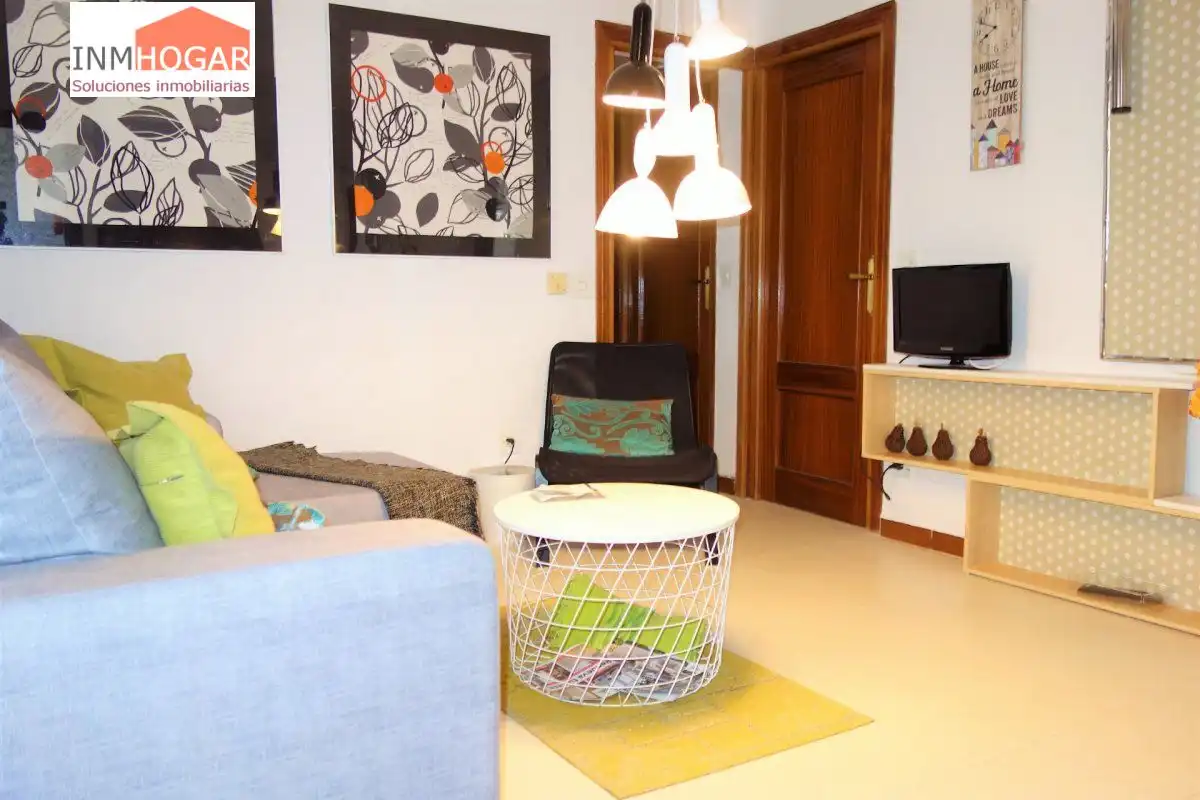 Sala d'estar de Pis en venda en Ávila Capital amb Calefacció, Terrassa i Moblat