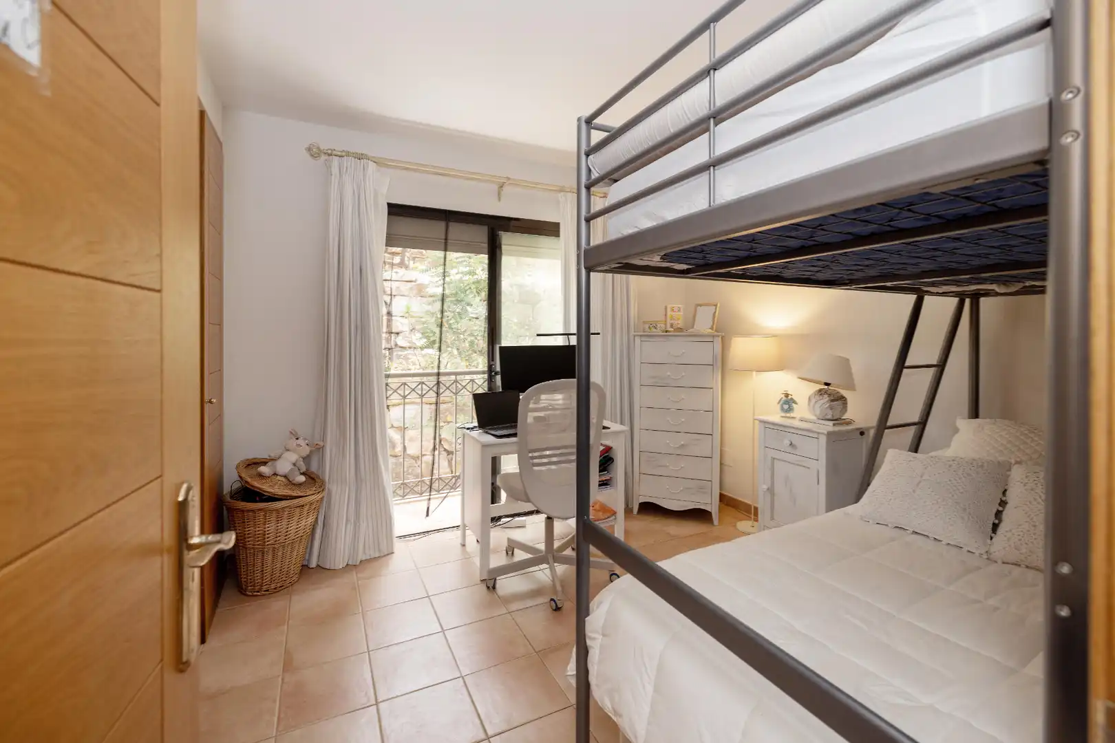 Schlafzimmer von Wohnung zum Verkauf in Marbella mit Klimaanlage, Heizung und Terrasse