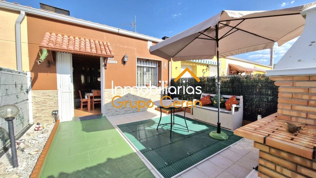 Exterior view of Single-family semi-detached for sale in Villarta-quintana  with Private garden, Terrace and Furnished
