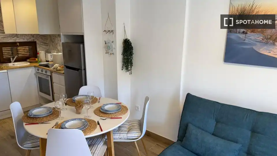 Menjador de Apartament per a compartir en La Manga del Mar Menor amb Aire condicionat, Terrassa i Moblat
