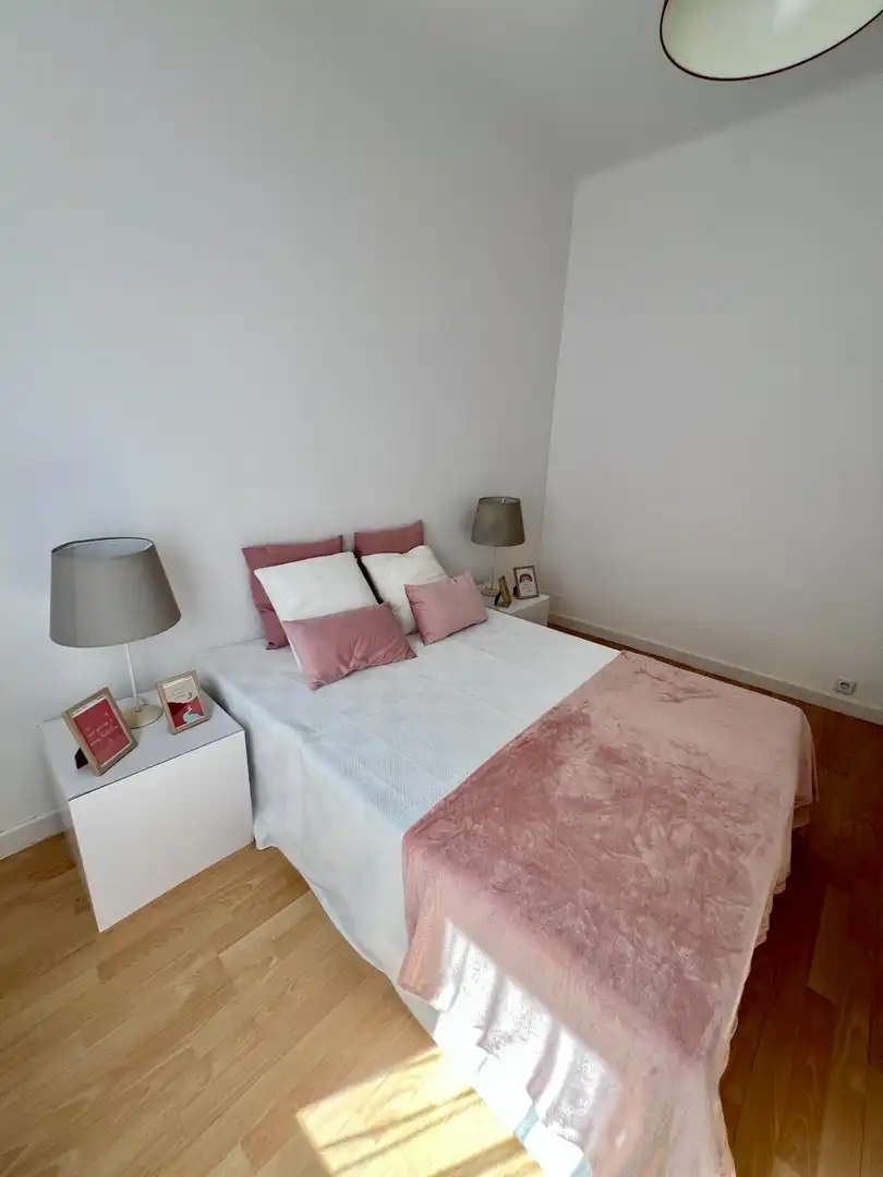 Dormitori de Apartament de lloguer en Madrid amb Aire condicionat i Calefacció