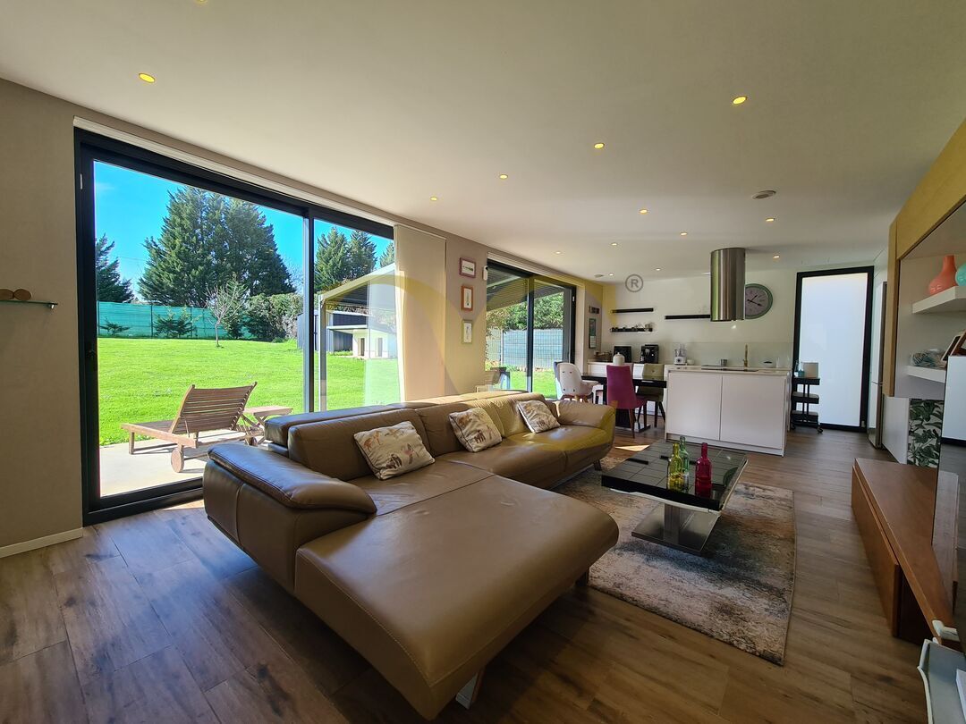 Sala d'estar de Casa o xalet en venda en Gijón  amb Calefacció, Jardí privat i Terrassa